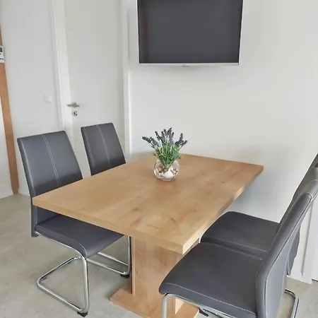 Modern Family House Lucia With Big Garden Casa vacanze