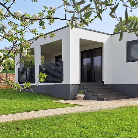 Modern Family House Lucia With Big Garden * Pula