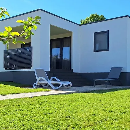 Modern Family House Lucia With Big Garden Pola
